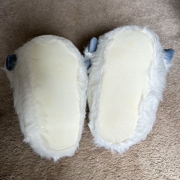 abominable snowman slippers - Picture 2 of 5